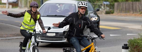 Mit einer guten Ausrüstung und ein paar sinnvollen Verhaltensregeln sind Sie mit dem Velo sicher unterwegs. Mit einer guten Ausrüstung und ein paar sinnvollen Verhaltensregeln sind Sie mit dem Velo sicher unterwegs.