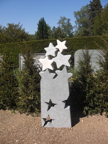 Die Skulptur “Sternenfeld” steht im Zentrum der neu geschaffenen Gedenkstätte für früh verlorene Kinder. Foto: zVG